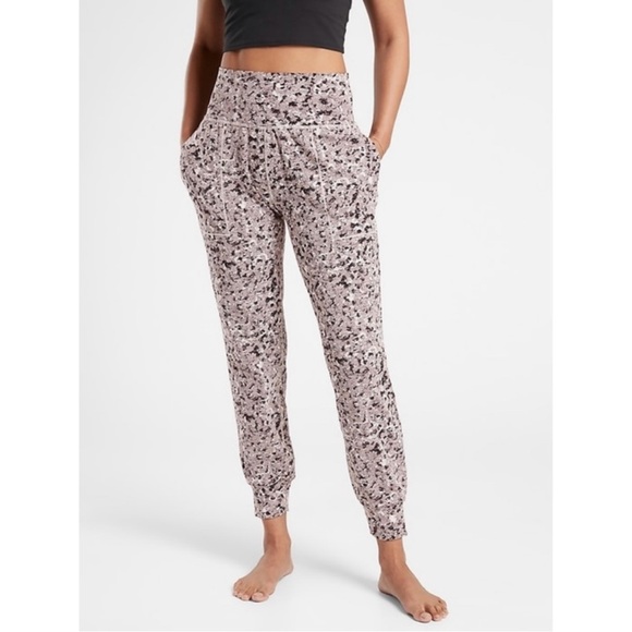 Athleta Salutation Textured Jogger in Meadow Decadent Chocolate - Picture 2 of 11